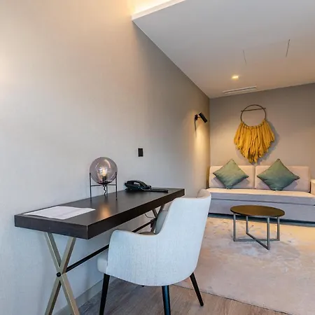 Omid Saldanha Готель Лісабон