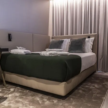 Omid Saldanha Лісабон