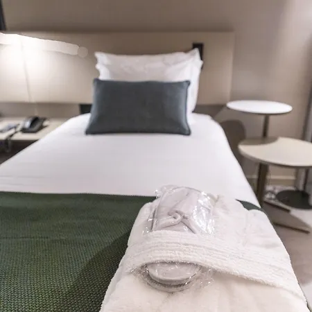 Omid Saldanha Готель Лісабон