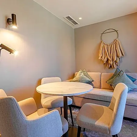 Omid Saldanha Hotel