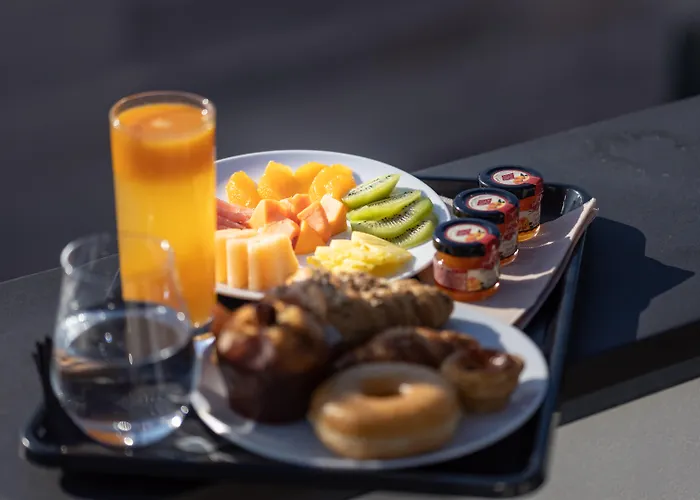 Ξενοδοχείο Omid Saldanha 4*