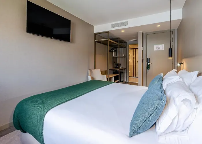 Ξενοδοχείο Omid Saldanha 4*