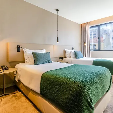 Omid Saldanha 호텔