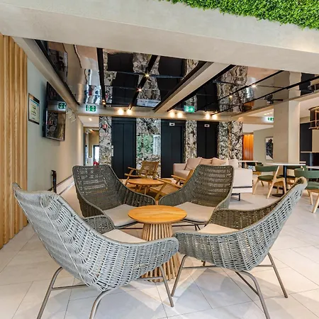 Omid Saldanha Hotel